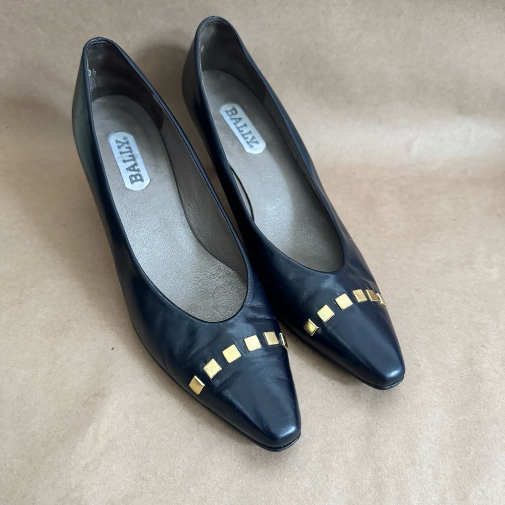 Vintage Bally Navy Blue 2.5” Pumps with Gold Detail. Size 8AA (Narrow)